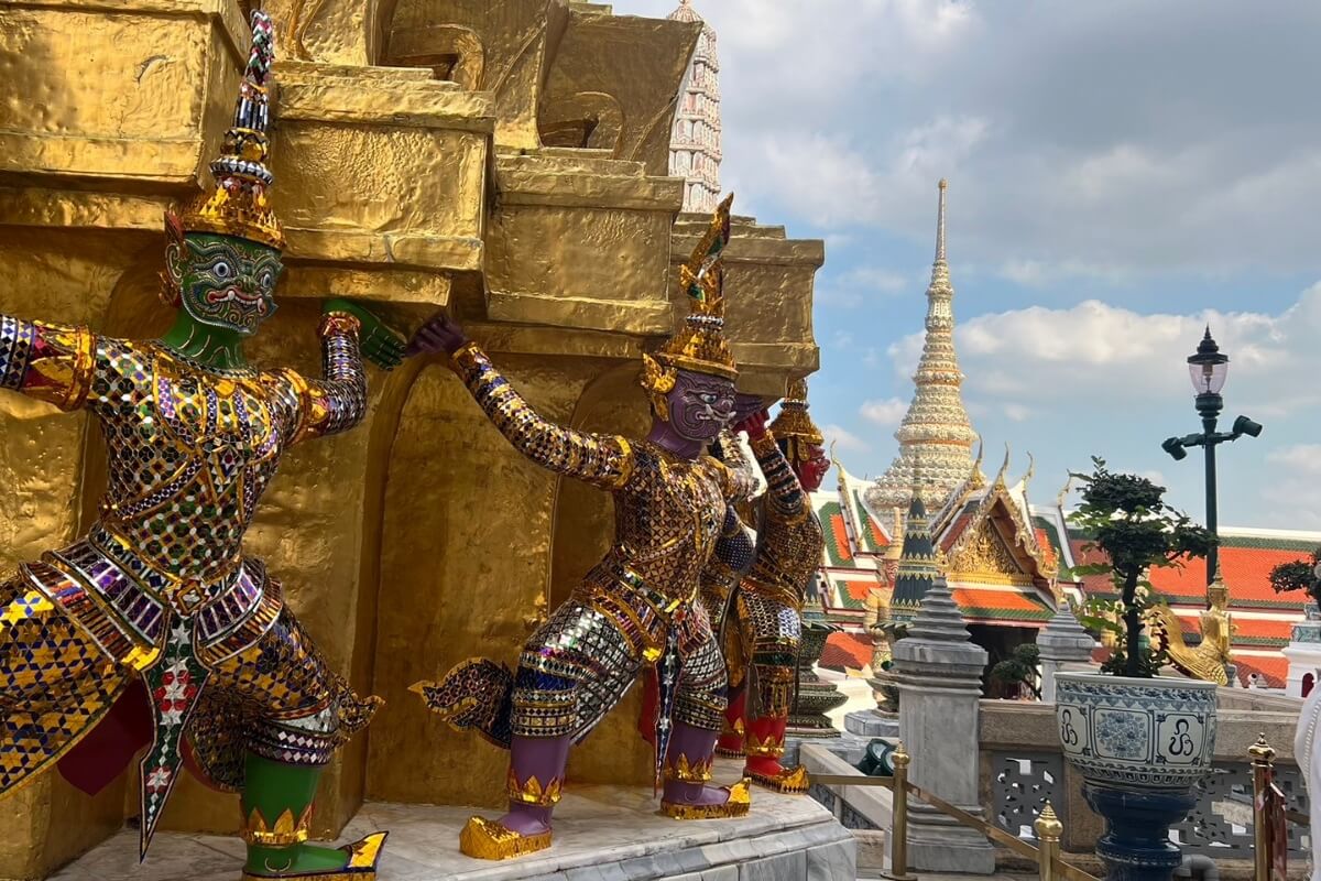 Exploring the Grand Palace Together