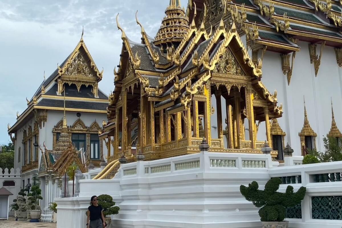 Exploring the Grand Palace Together