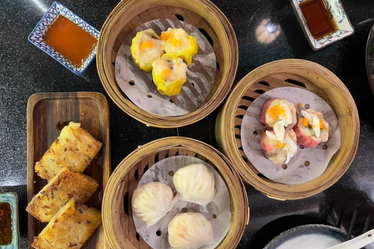 Food tour through the oldest Chinatown in the World “Bangkok China town”