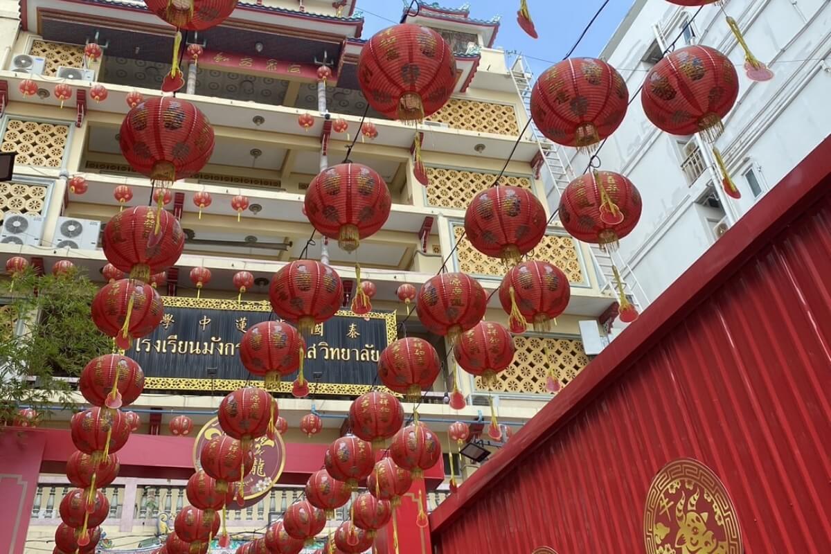 Food tour through the oldest Chinatown in the World “Bangkok China town”