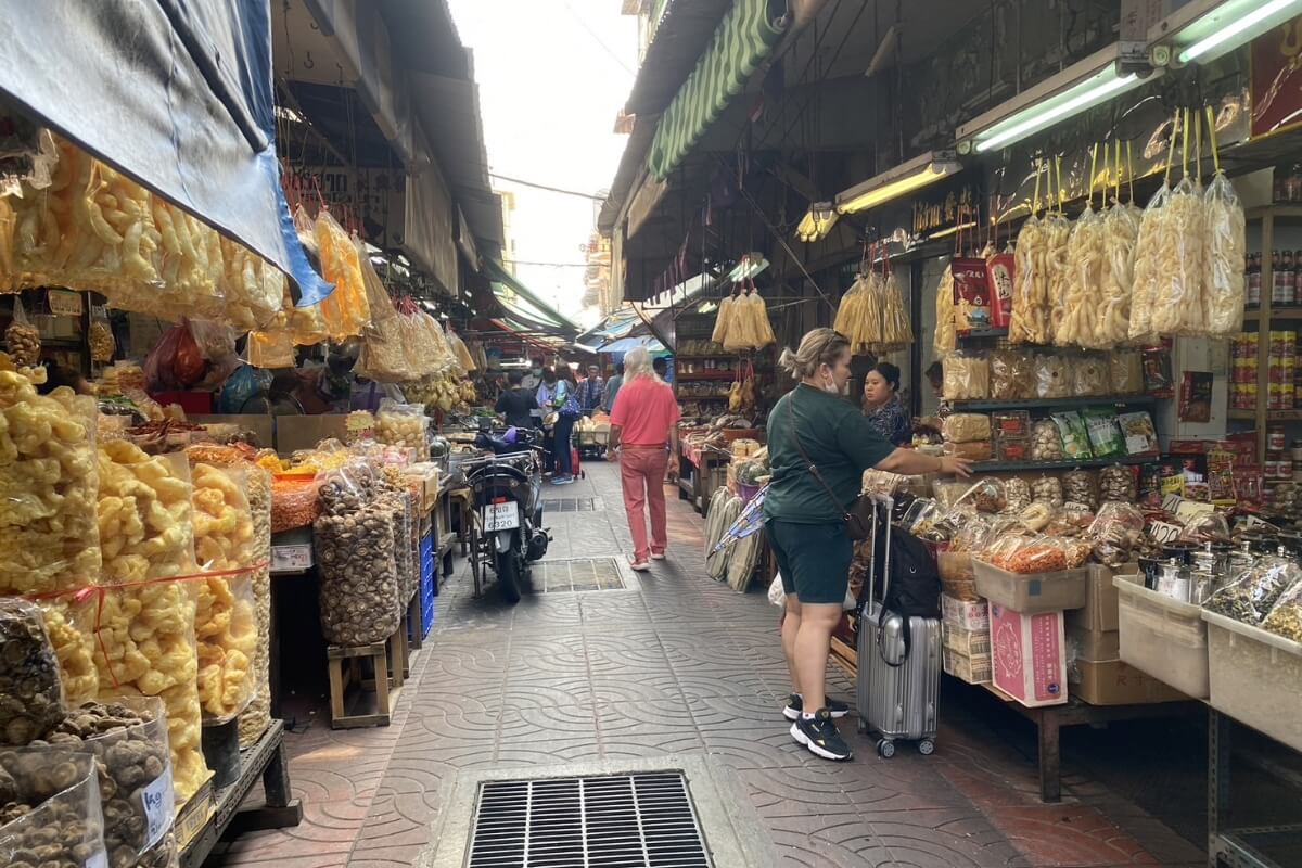 Food tour through the oldest Chinatown in the World “Bangkok China town”
