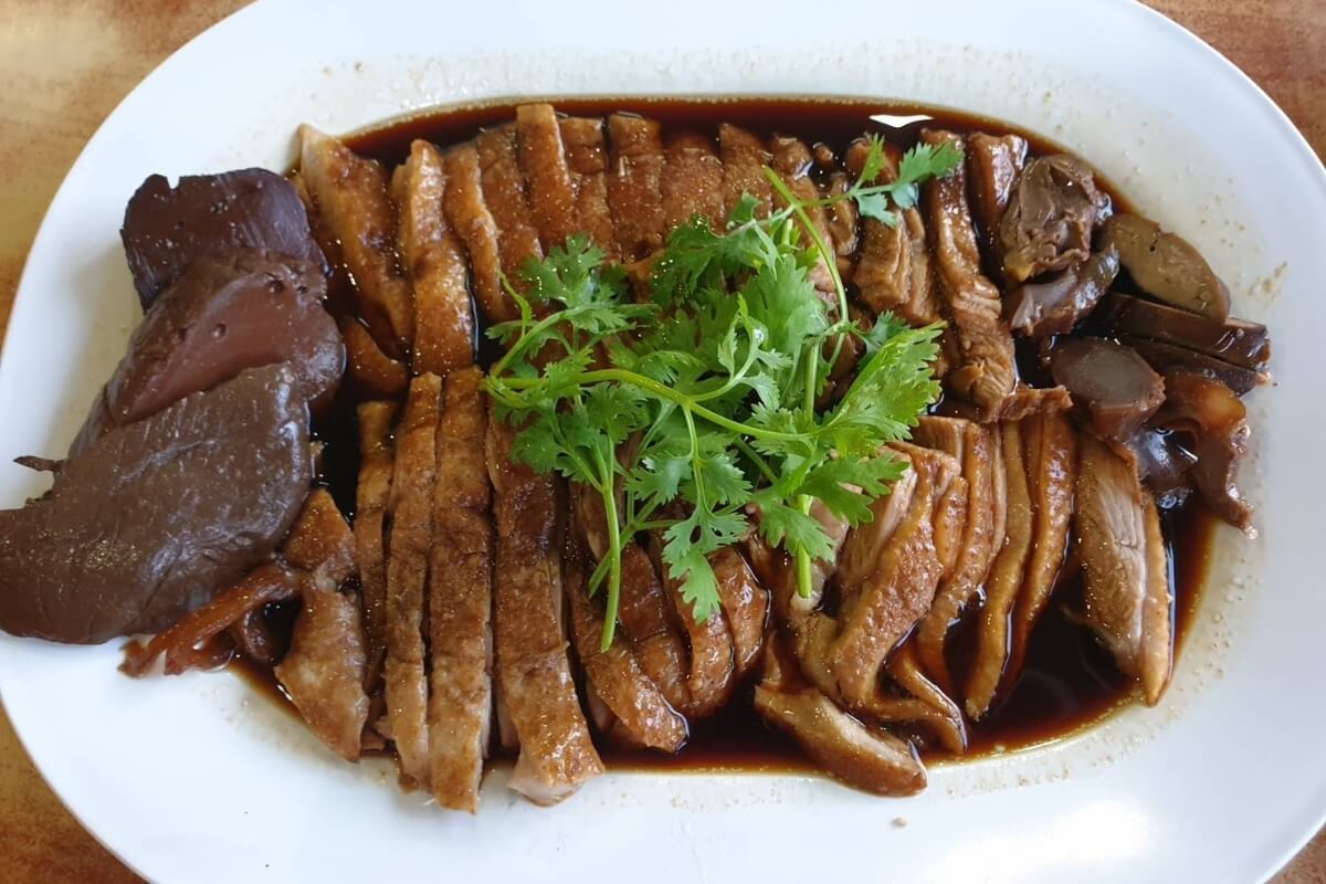 Food tour through the oldest Chinatown in the World “Bangkok China town”