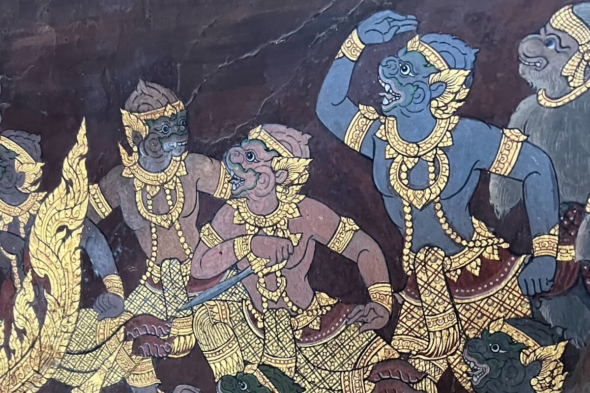 Kids On Tour: Grand Palace and the temple of Emerald Buddha one of the most valuable Buddha in Thailand.